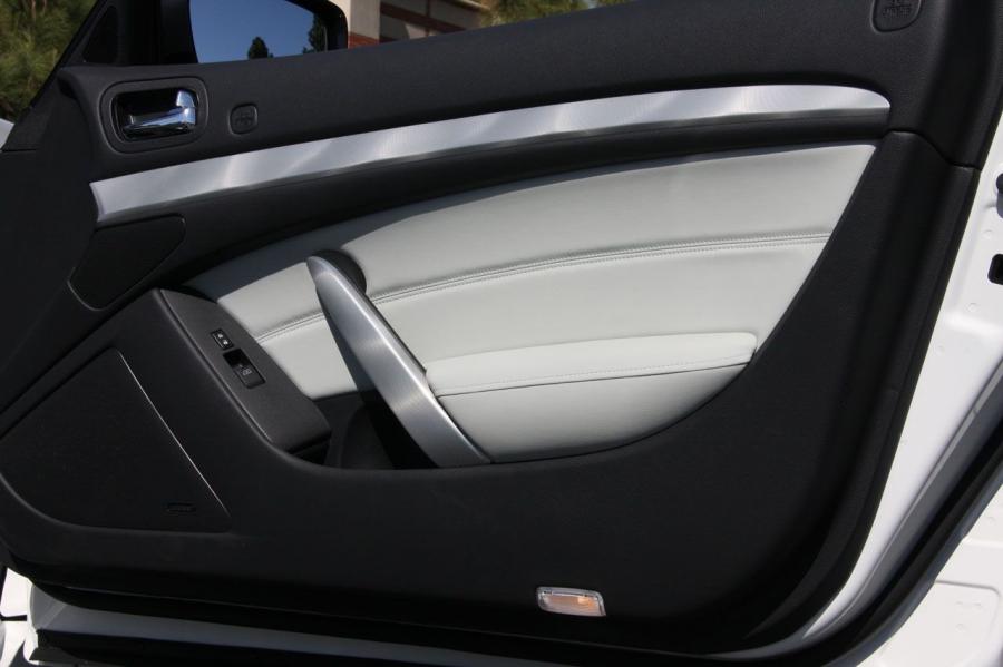  Infiniti G37 Convertible 2008 года  (фото 36 из 57)